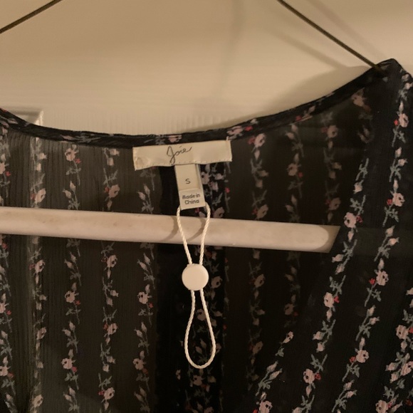 Joie Macy E Floral Blouse - Picture 3 of 3